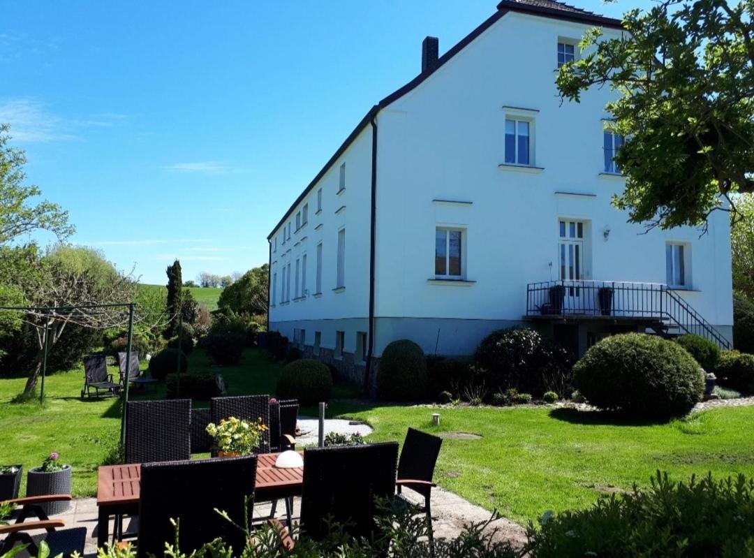 Altes Bauernhaus Im Gruenen Steffenshagen Екстериор снимка